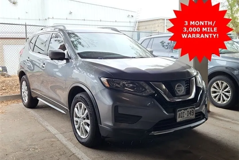 2017 Nissan Rogue SV photo 1