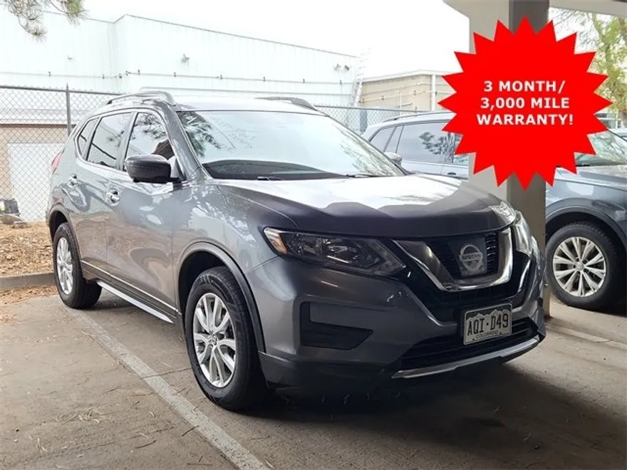 2017 Nissan Rogue SV photo 1