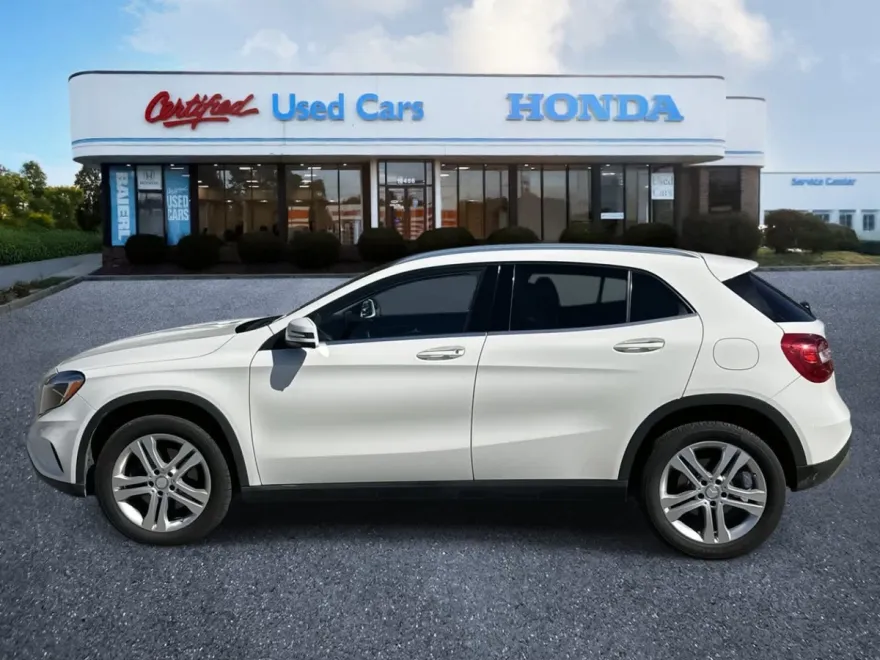 2016 Mercedes Benz GLA 250 4MATIC photo 1