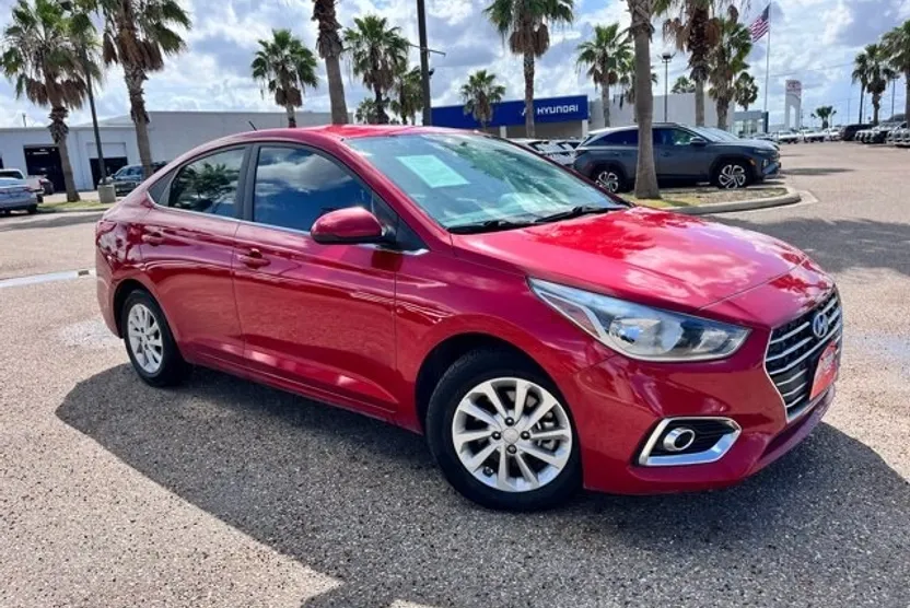 2022 Hyundai Accent SEL photo 1