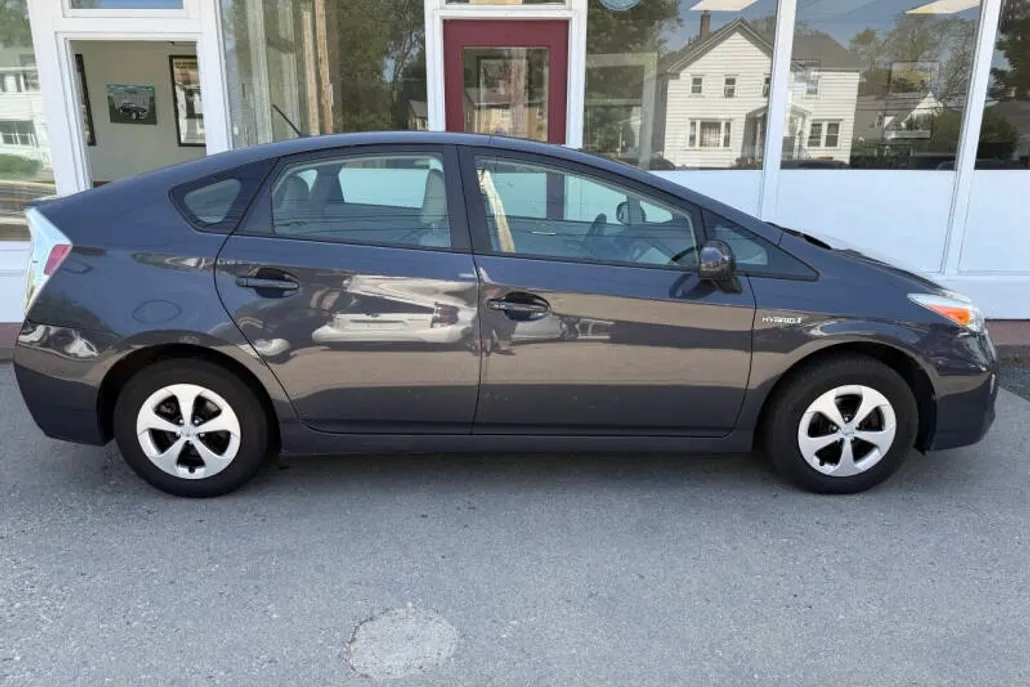 2012 Toyota Prius Two photo 1