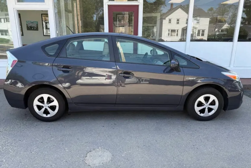 2012 Toyota Prius Two photo 1