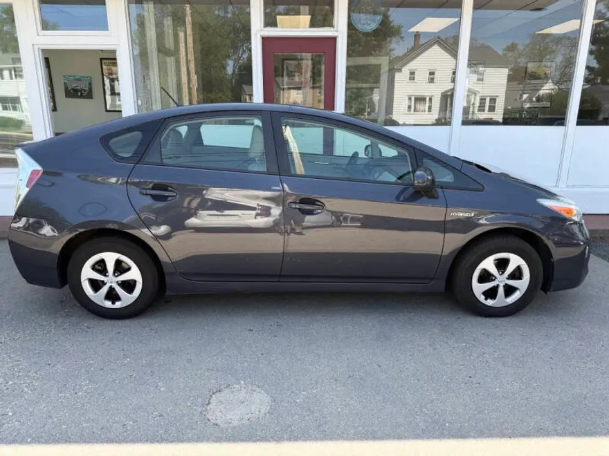 2012 Toyota Prius Two photo 1
