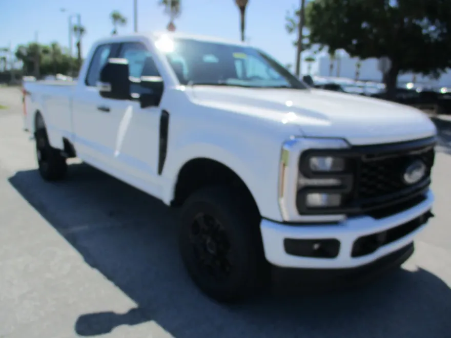 2025 Ford F-350 photo 1