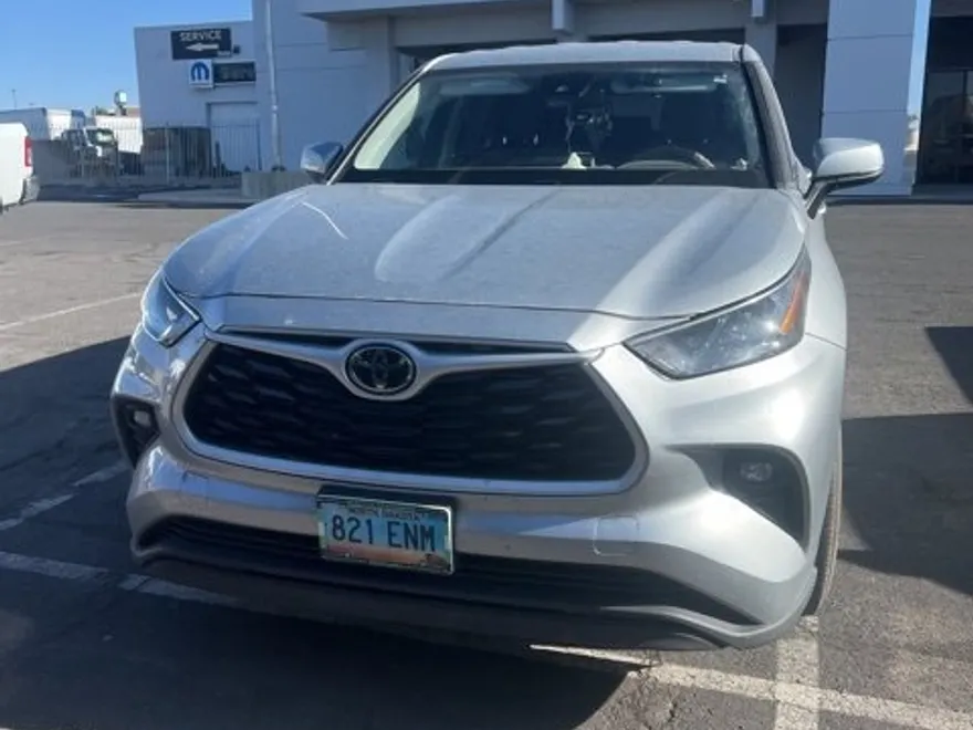 2023 Toyota Highlander L photo 1