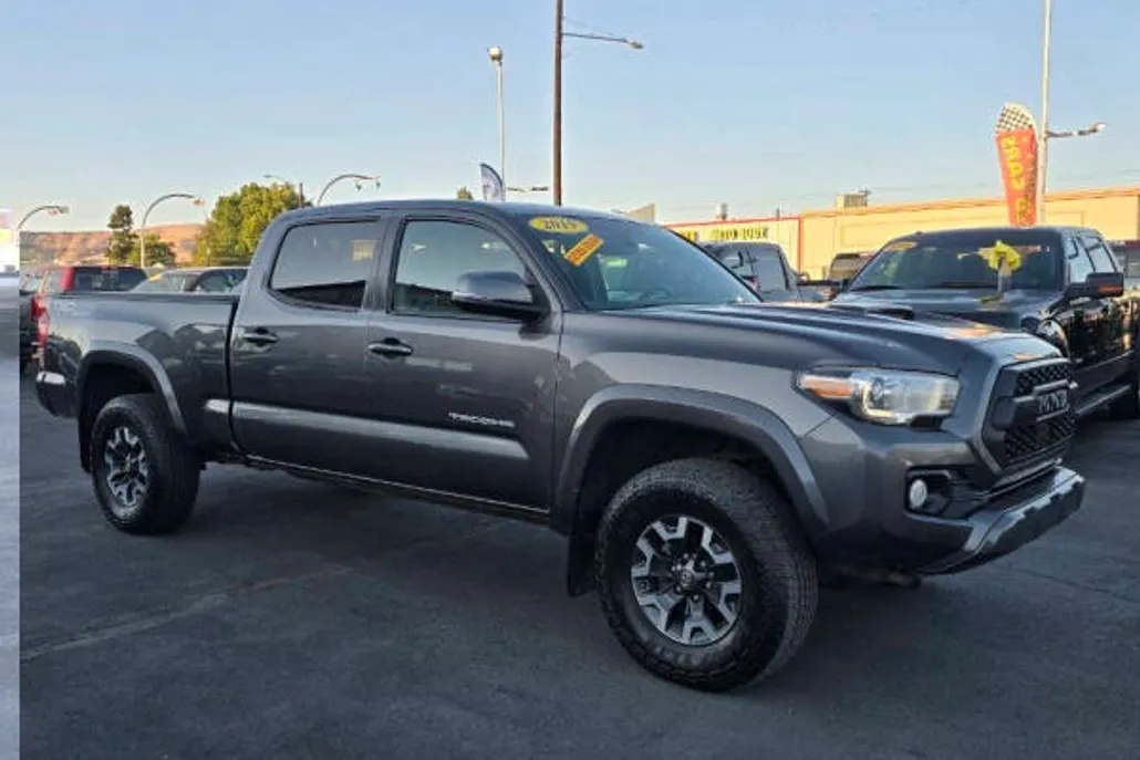 2019 Toyota Tacoma TRD photo 1