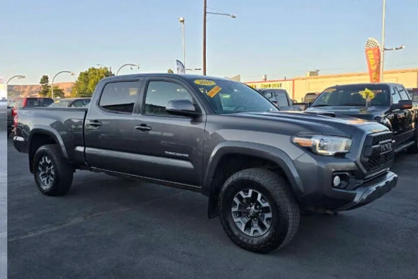 2019 Toyota Tacoma TRD photo 1