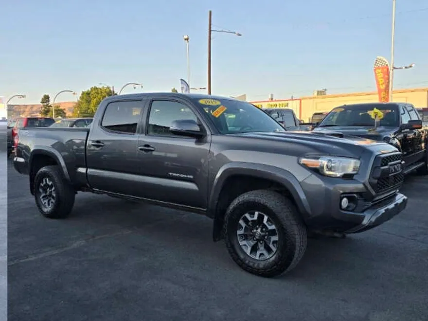 2019 Toyota Tacoma TRD photo 1