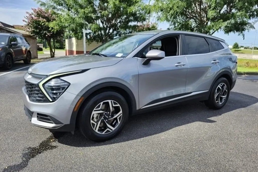 2024 Kia Sportage LX photo 1