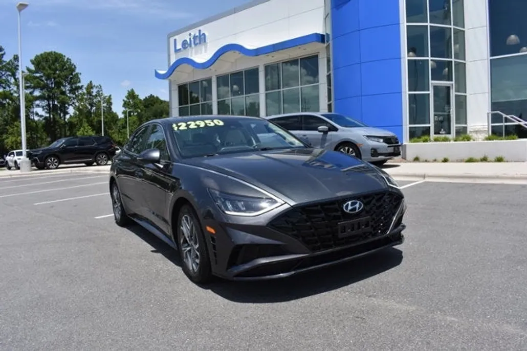 2022 Hyundai Sonata SEL photo 1