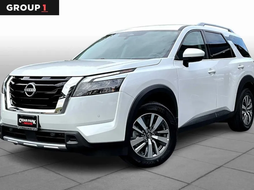 2025 Nissan Pathfinder SL photo 1