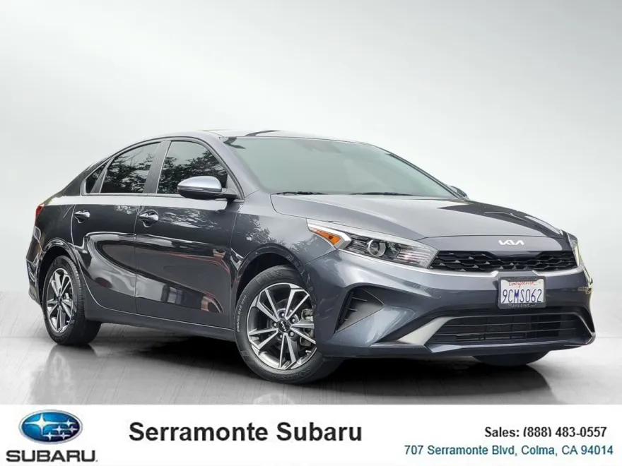2023 Kia Forte LXS photo 1