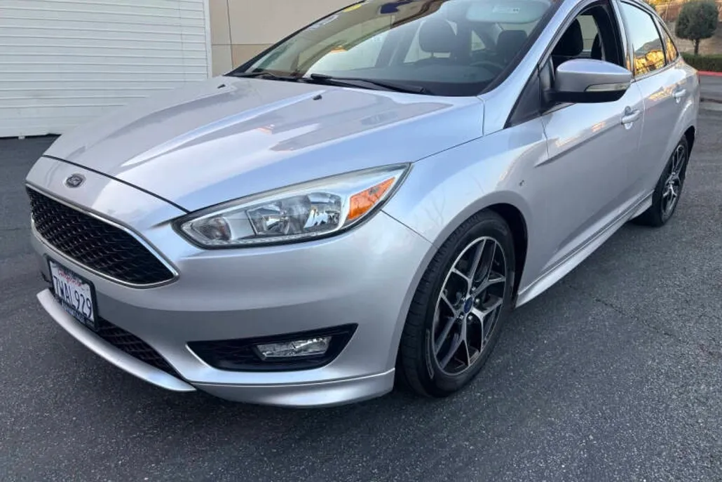 2016 Ford Focus SE photo 1