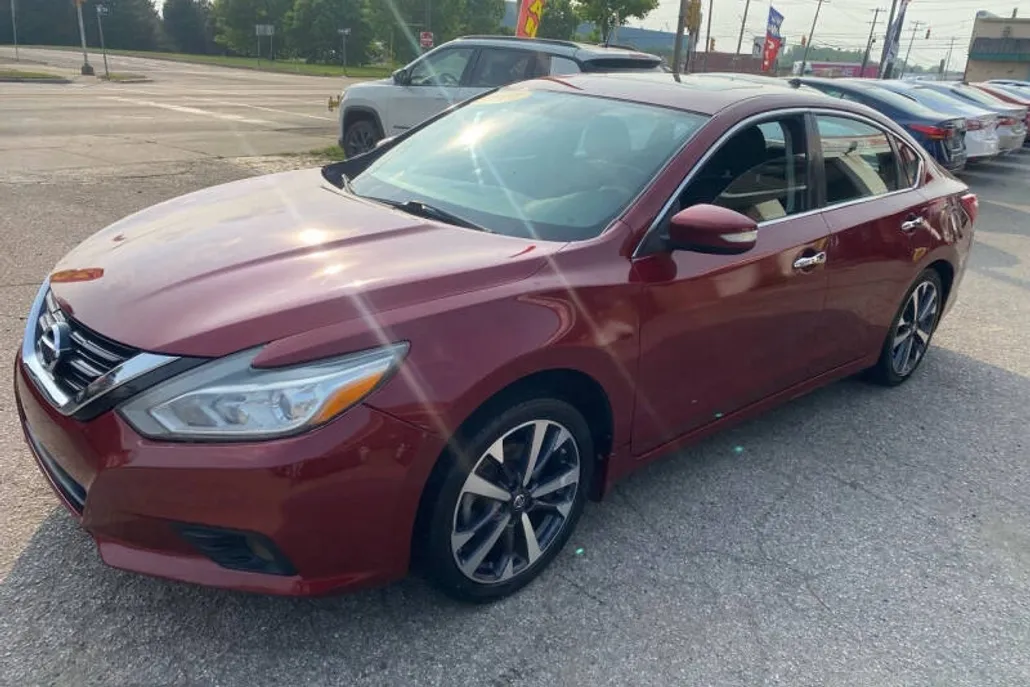 2017 Nissan Altima 2.5 SV photo 1