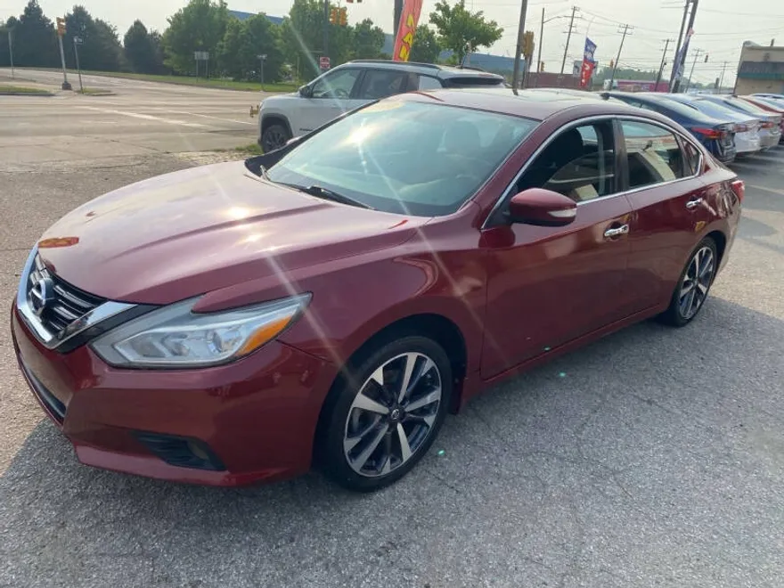 2017 Nissan Altima 2.5 SV photo 1