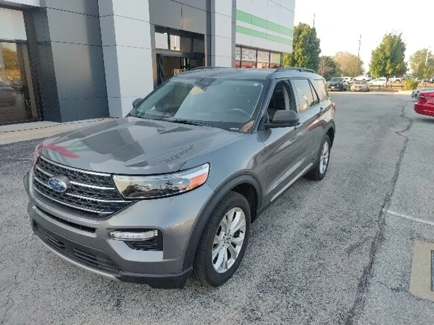 2023 Ford Explorer XLT photo 1
