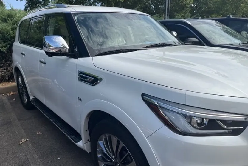 2019 Infiniti QX80 Luxe photo 1