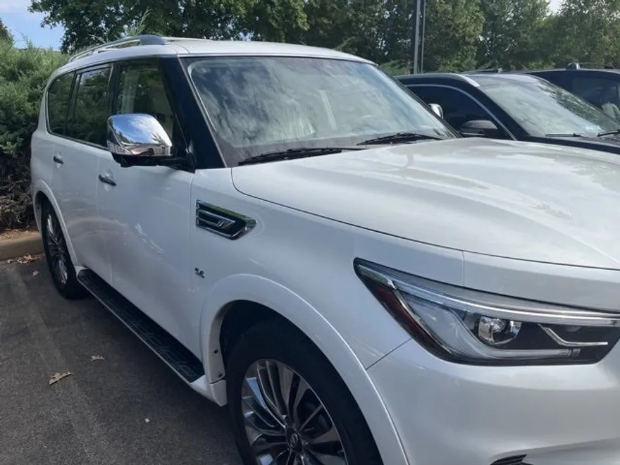 2019 Infiniti QX80 Luxe photo 1