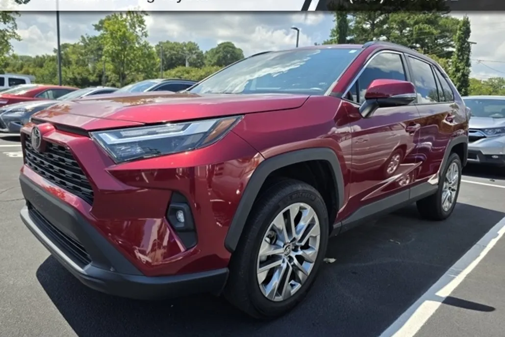 2023 Toyota RAV4 XLE Premium photo 1