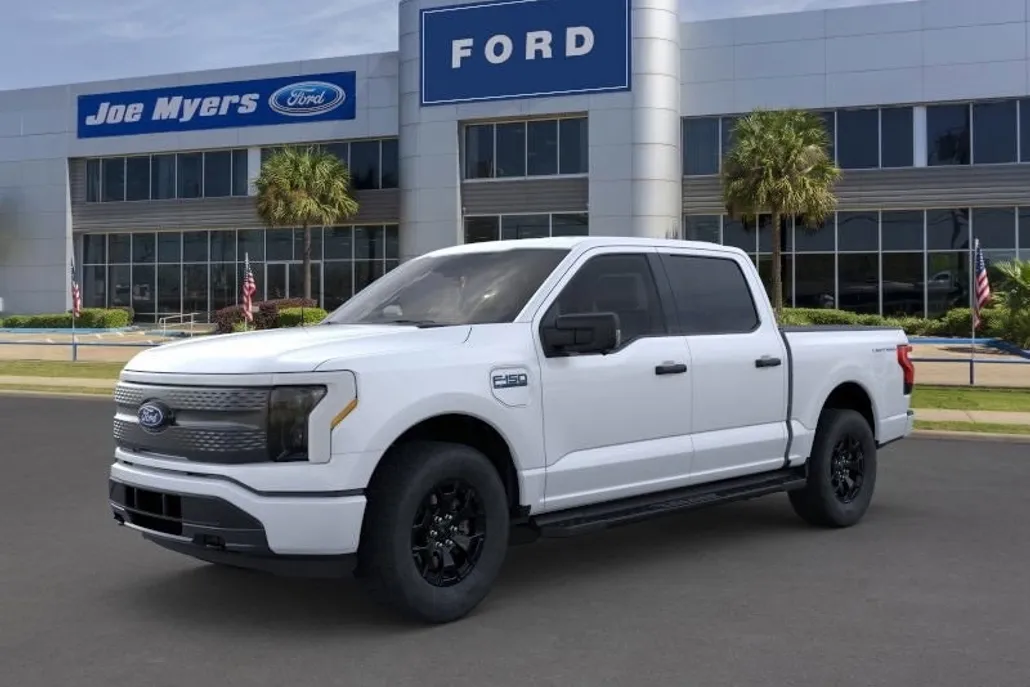 2025 Ford F-150 Lightning XLT photo 1