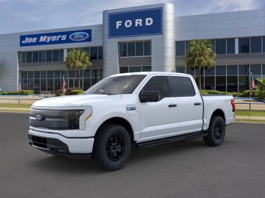 2025 Ford F-150 Lightning XLT photo 1