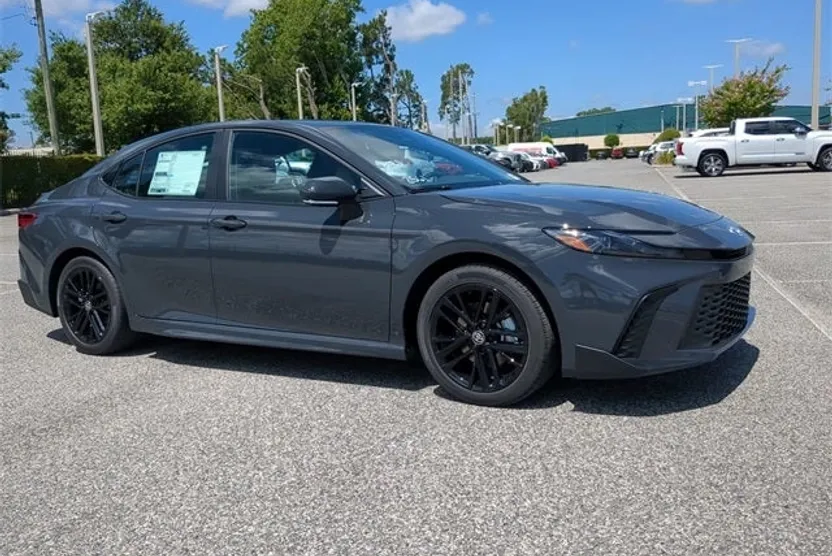 2026 Toyota Camry SE photo 1