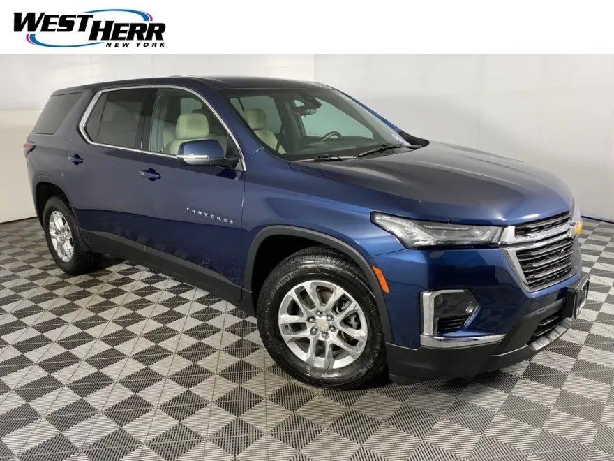 2023 Chevrolet Traverse LS photo 1