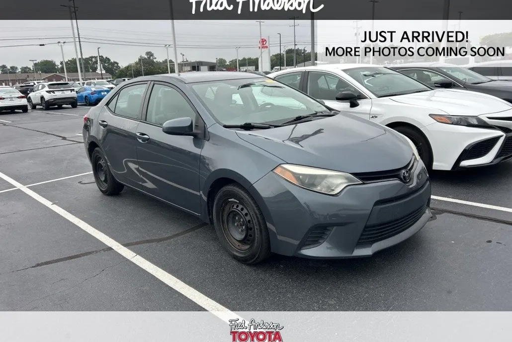 2015 Toyota Corolla L photo 1