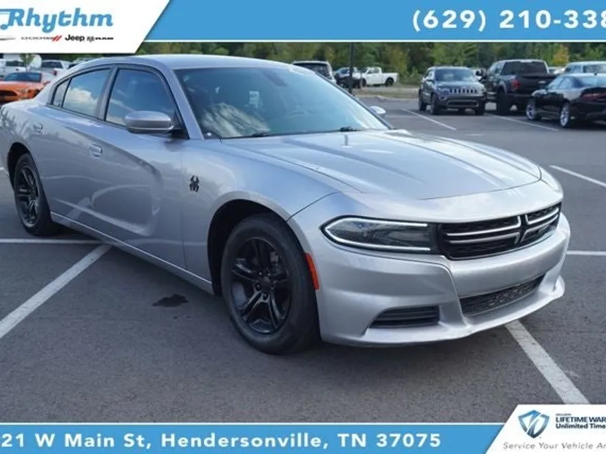 2016 Dodge Charger SE photo 1