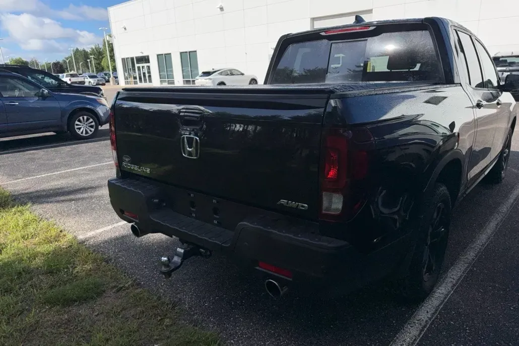 2022 Honda Ridgeline Black Edition photo 1