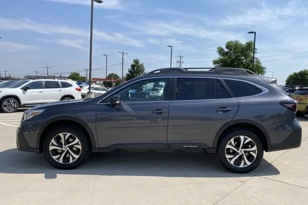 2022 Subaru Outback Limited XT photo 1