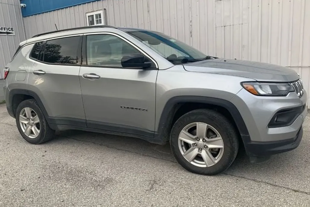 2022 Jeep Compass Latitude photo 1