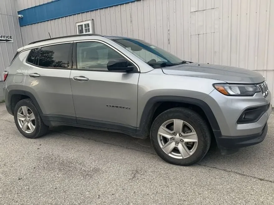 2022 Jeep Compass Latitude photo 1