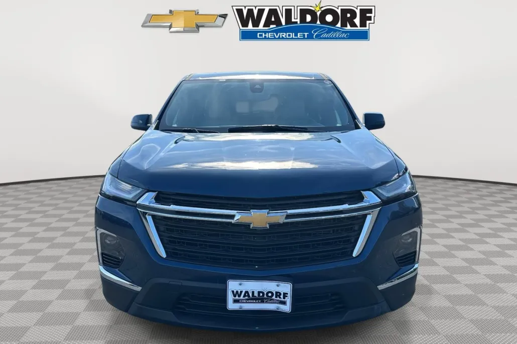 2023 Chevrolet Traverse LS photo 1