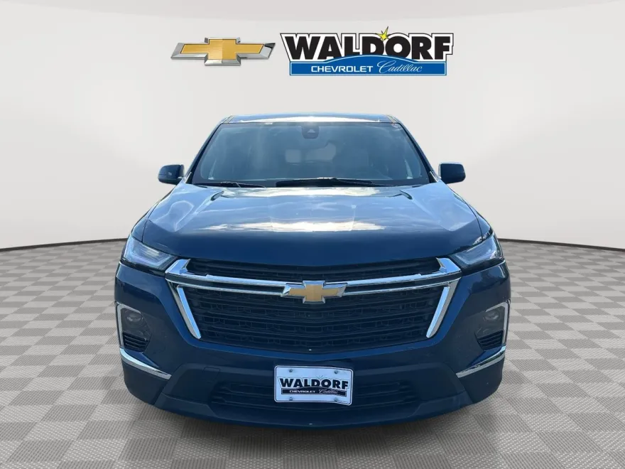 2023 Chevrolet Traverse LS photo 1