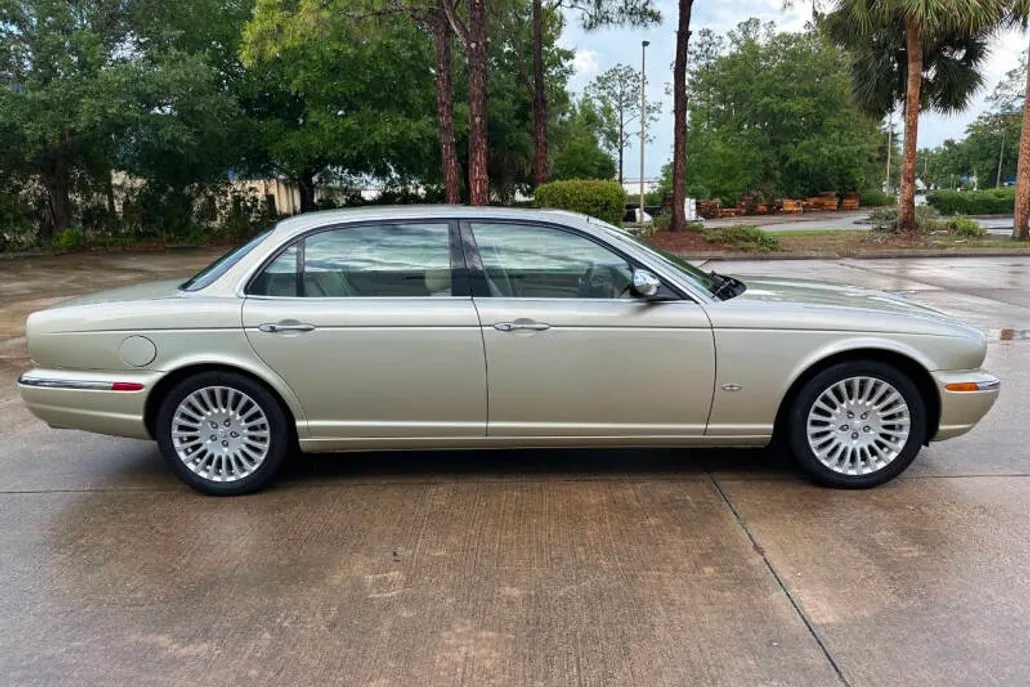 2007 Jaguar XJ Vanden Plas photo 1