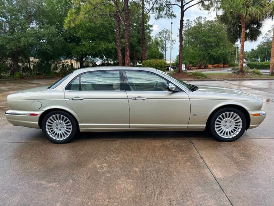 2007 Jaguar XJ Vanden Plas photo 1