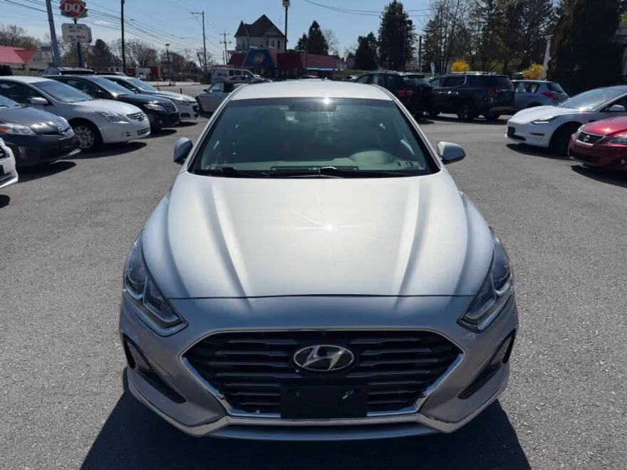2019 Hyundai Sonata SE photo 1