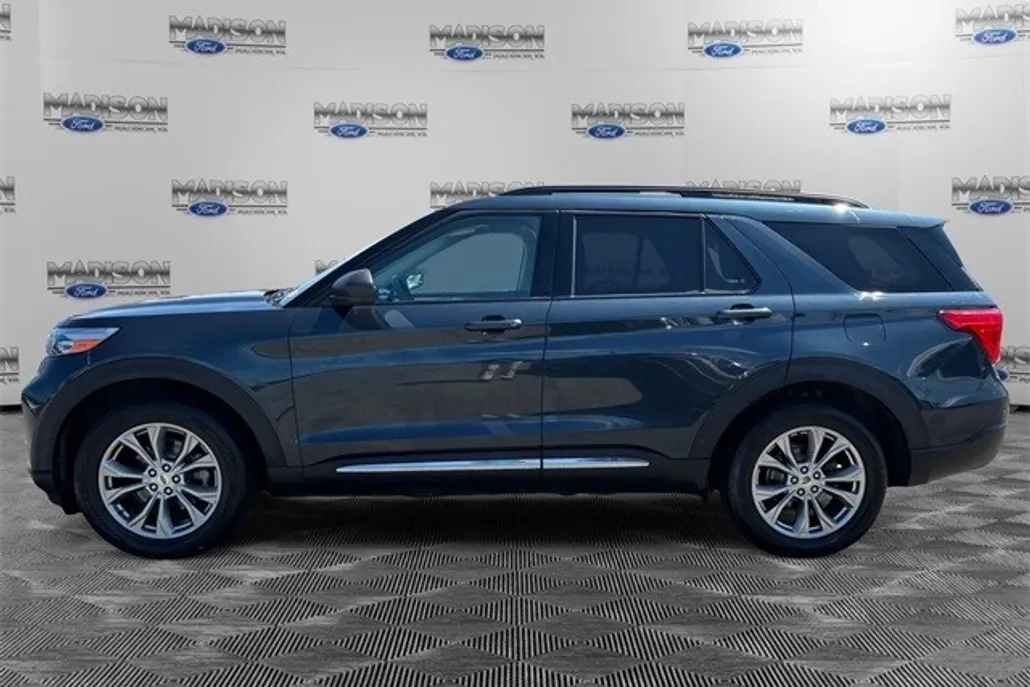 2022 Ford Explorer XLT photo 1