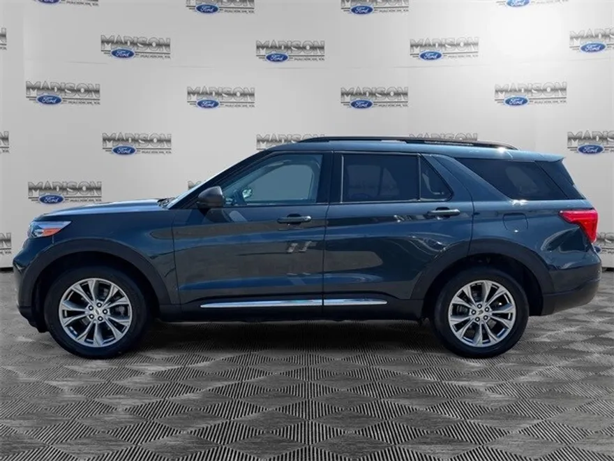 2022 Ford Explorer XLT photo 1
