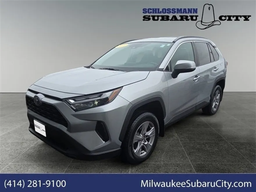 2022 Toyota RAV4 XLE photo 1