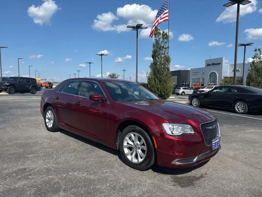2023 Chrysler 300 Touring photo 1