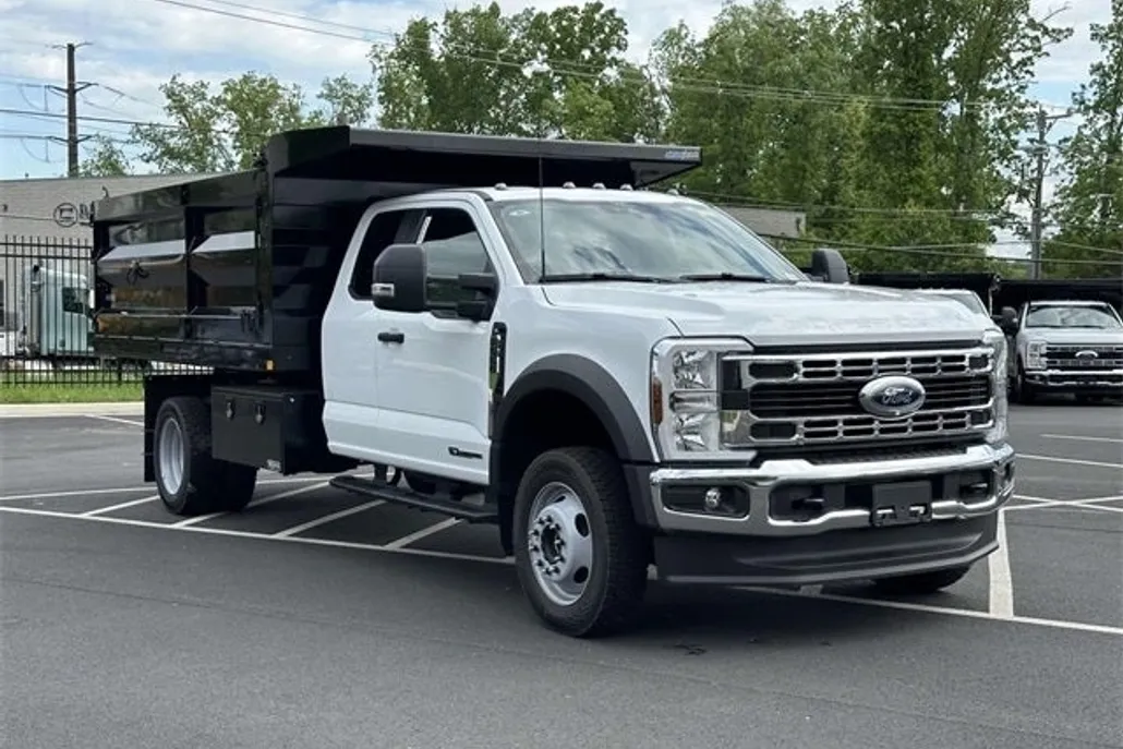2025 Ford F-550 photo 1