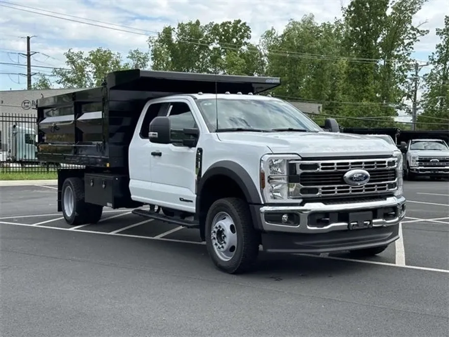 2025 Ford F-550 photo 1