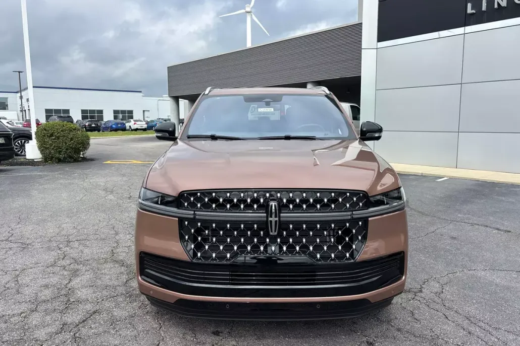 2025 Lincoln Navigator Black Label photo 1