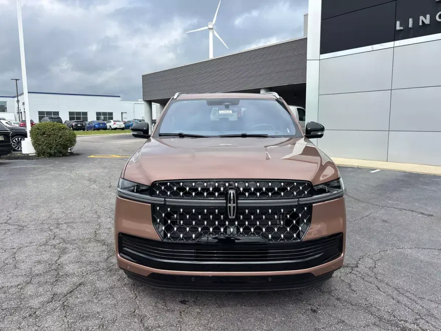 2025 Lincoln Navigator Black Label photo 1