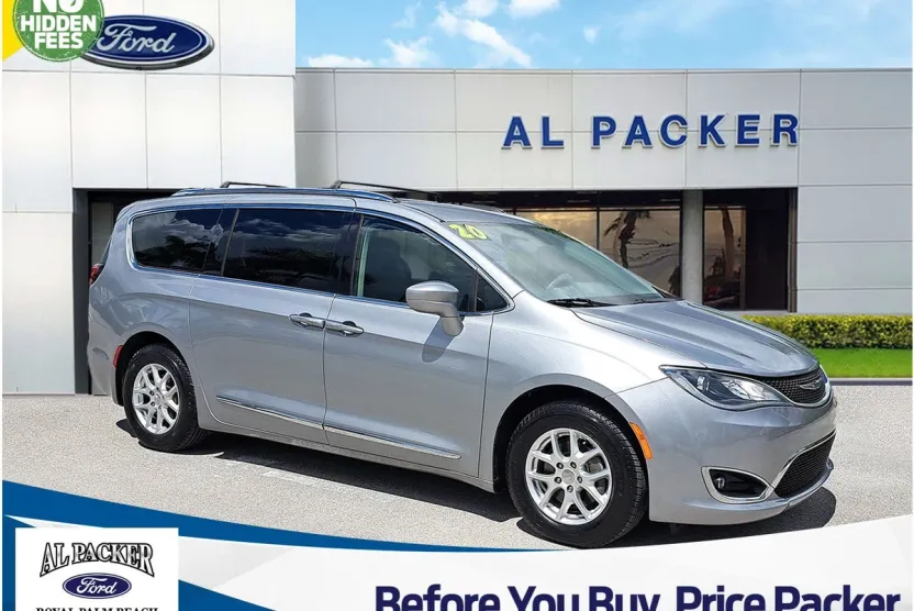 2020 Chrysler Pacifica Touring L photo 1