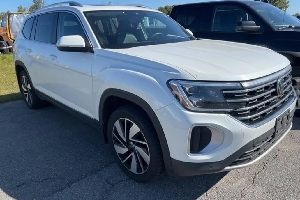2024 Volkswagen Atlas SEL photo 1