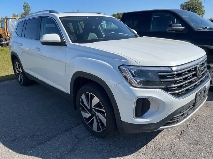 2024 Volkswagen Atlas SEL photo 1