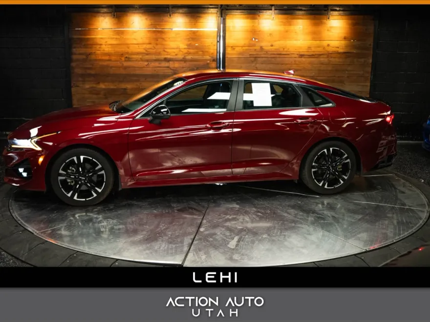 2022 Kia K5 GT-Line photo 1